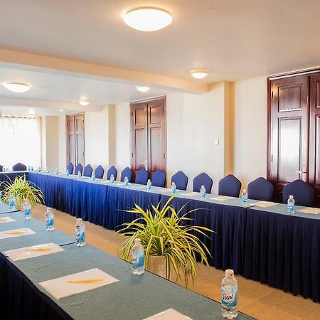 Beachfront Hotel Vung Tau Bagian luar foto